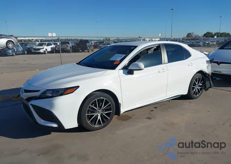 2021 Toyota Camry Se z USA, uszkodzony, nr VIN 4T1G11AK0MU535552